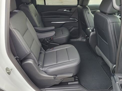 New 2026 Chevrolet Traverse LT image 11