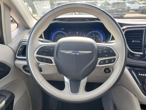 Used 2021 Chrysler Pacifica Limited AWD/4WD image 30