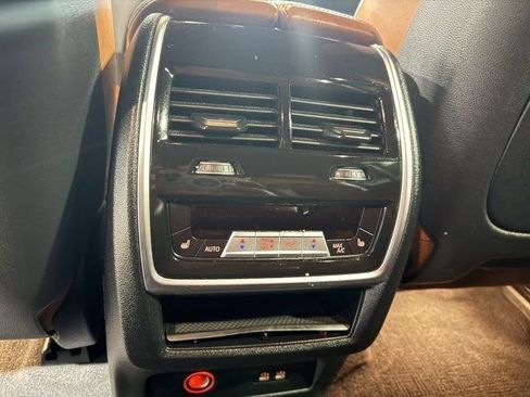 Used 2022 BMW X7 M50i image 24