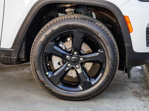 New 2025 Jeep Grand Cherokee Limited w/ Black Appearance Package image 11