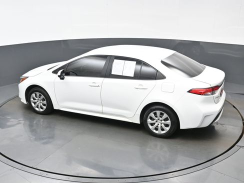 Used 2022 Toyota Corolla LE FWD image 35