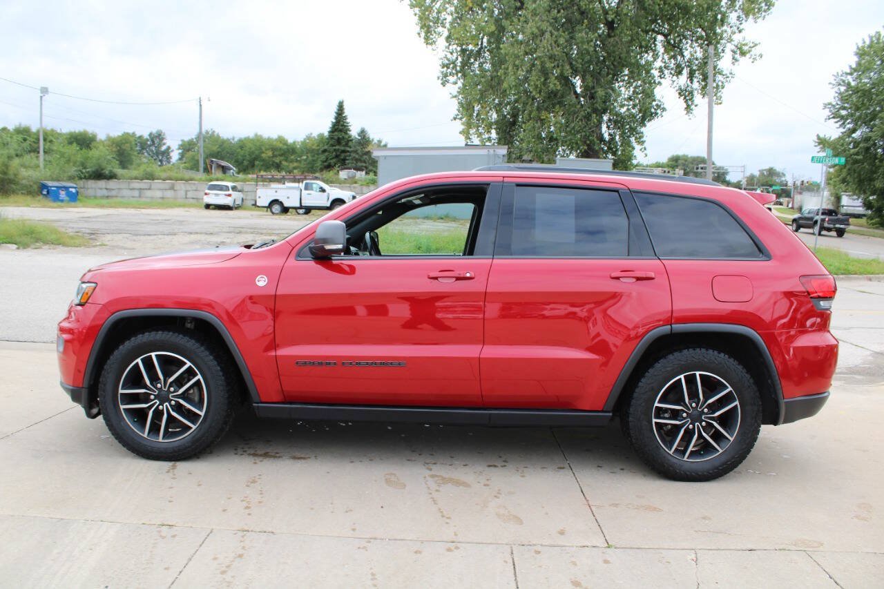 Used 2019 Jeep Grand Cherokee Trailhawk w/ Trailhawk Luxury Group AWD/4WD image 5