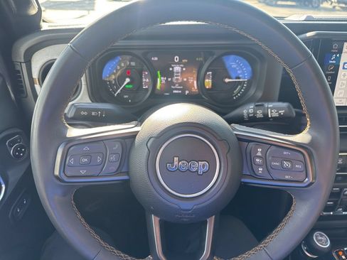 Used 2024 Jeep Wrangler Unlimited w/ Convenience Group AWD/4WD image 18