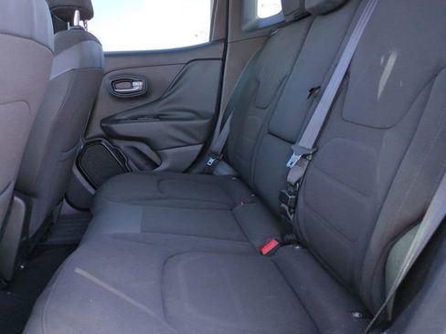 Used 2017 Jeep Renegade Altitude FWD image 14