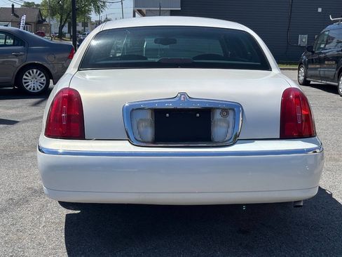 Used 2000 Lincoln Town Car Signature RWD image 6