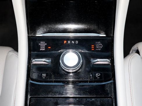 Used 2022 Jeep Grand Cherokee Overland w/ Luxury Tech Group IV AWD/4WD image 23