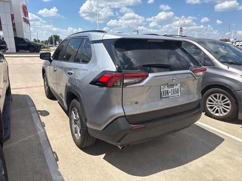 Used 2025 Toyota RAV4 LE AWD/4WD image 4