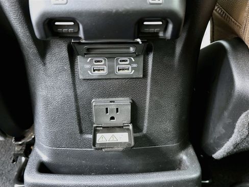 Used 2022 Jeep Wrangler Unlimited Sahara AWD/4WD image 16