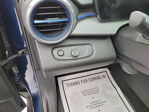 Used 2024 Chevrolet Trax LT w/ LT Convenience Package image 7