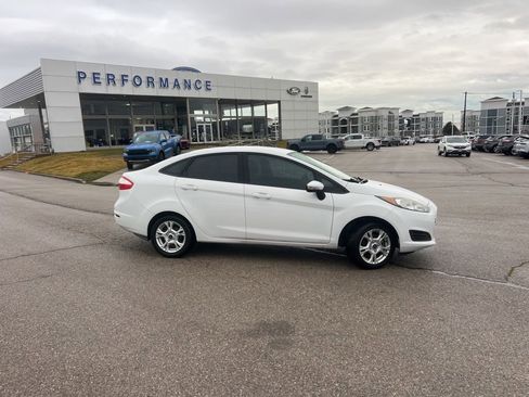 Used 2015 Ford Fiesta SE image 4