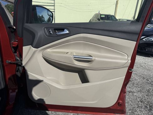 Used 2015 Ford Escape SE FWD image 27