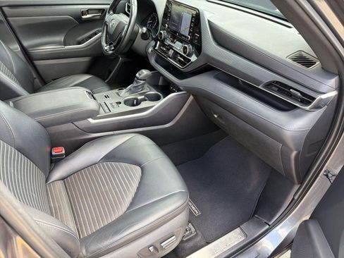 Used 2021 Toyota Highlander XSE FWD image 31