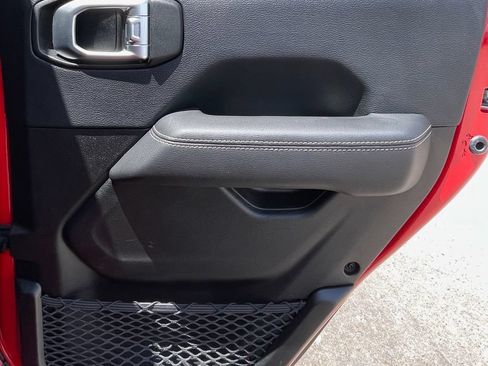 Used 2019 Jeep Wrangler Unlimited Sahara AWD/4WD image 36