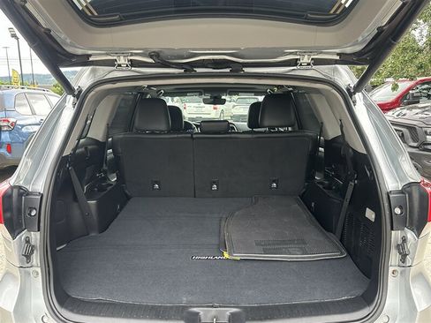 Used 2019 Toyota Highlander XLE AWD/4WD image 39