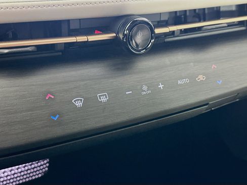 Used 2023 Nissan Ariya FWD image 24