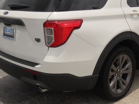 Used 2023 Ford Explorer XLT w/ Equipment Group 202A RWD image 12