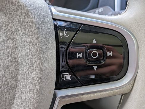 Used 2021 Volvo XC90 T5 Momentum w/ Climate Package image 29