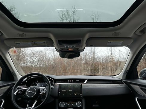 Used 2023 Jaguar F-PACE image 25