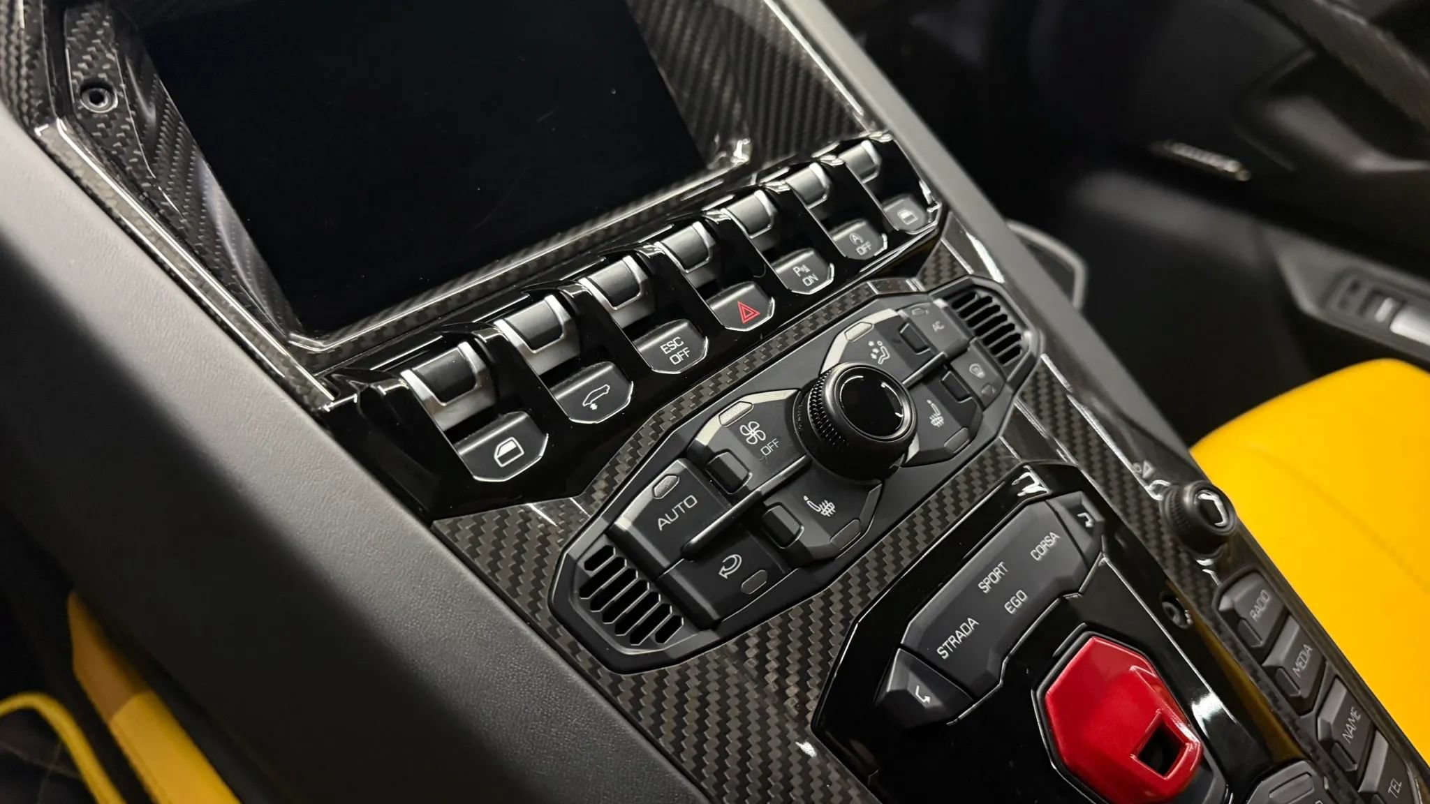 Used 2018 Lamborghini Aventador S AWD/4WD image 11