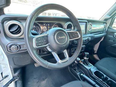 Used 2023 Jeep Gladiator Overland image 12