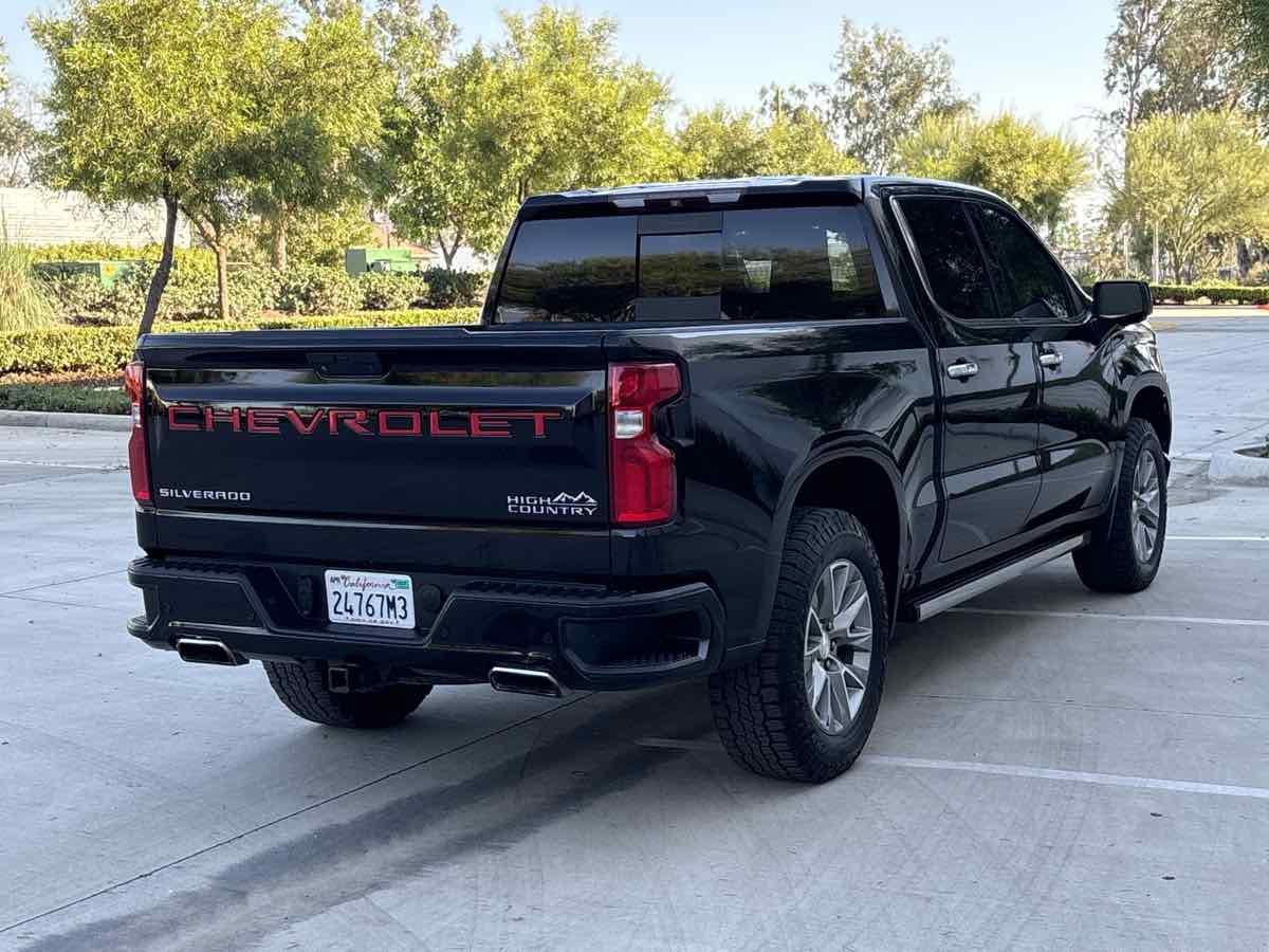 Used 2019 Chevrolet Silverado 1500 High Country w/ Technology Package AWD/4WD image 3