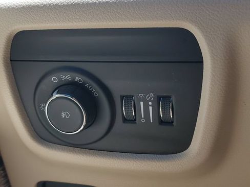 Used 2023 Jeep Grand Cherokee L Limited w/ Luxury Tech Group II AWD/4WD image 34