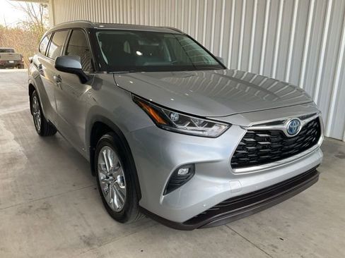 Used 2023 Toyota Highlander Limited image 30