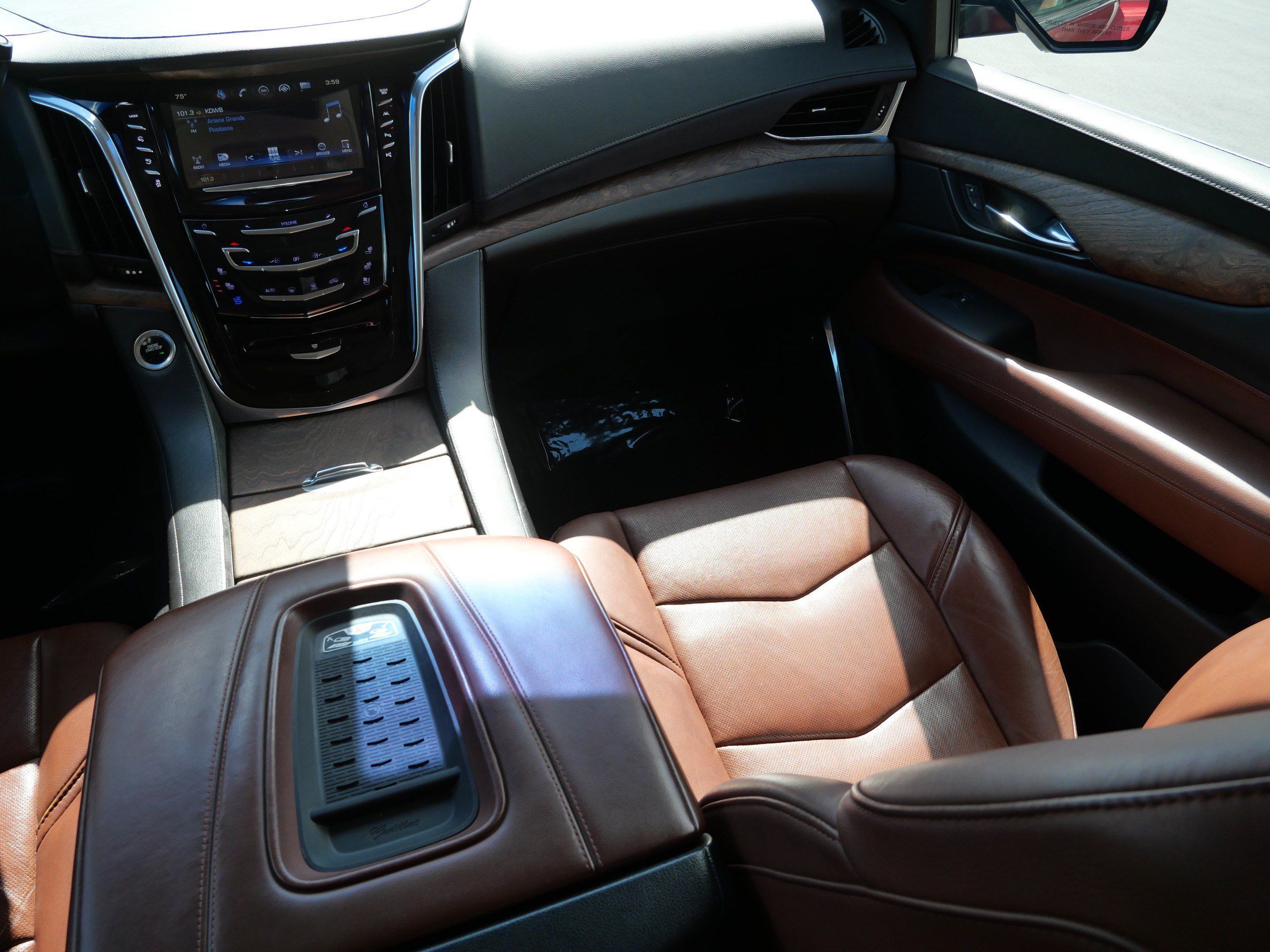 Used 2017 Cadillac Escalade Luxury AWD/4WD image 9