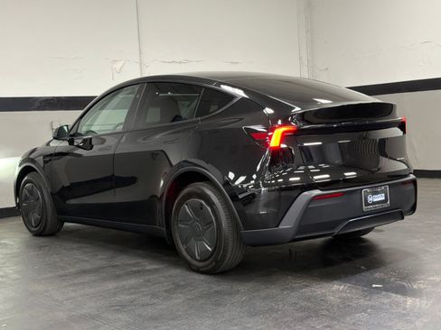 Used 2026 Tesla Model Y AWD image 8