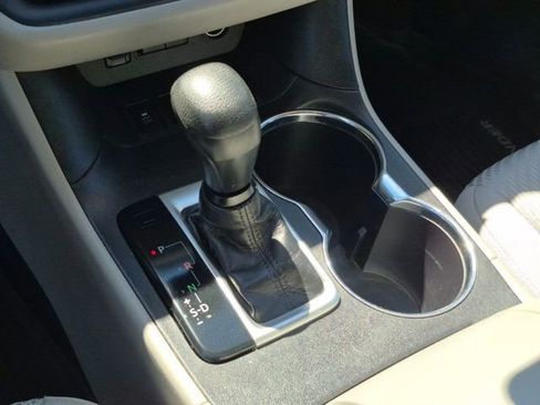 Used 2018 Toyota Highlander LE image 12