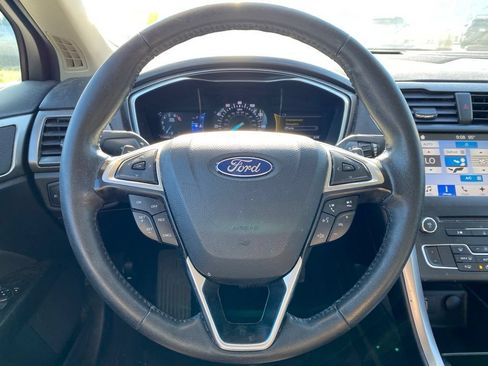 Used 2017 Ford Fusion SE w/ Equipment Group 201A FWD image 8