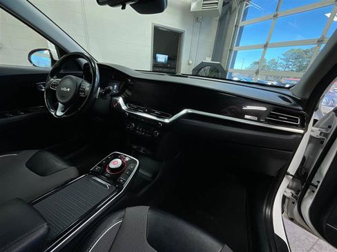 Used 2022 Kia Niro EX w/ Cold Weather Package image 31