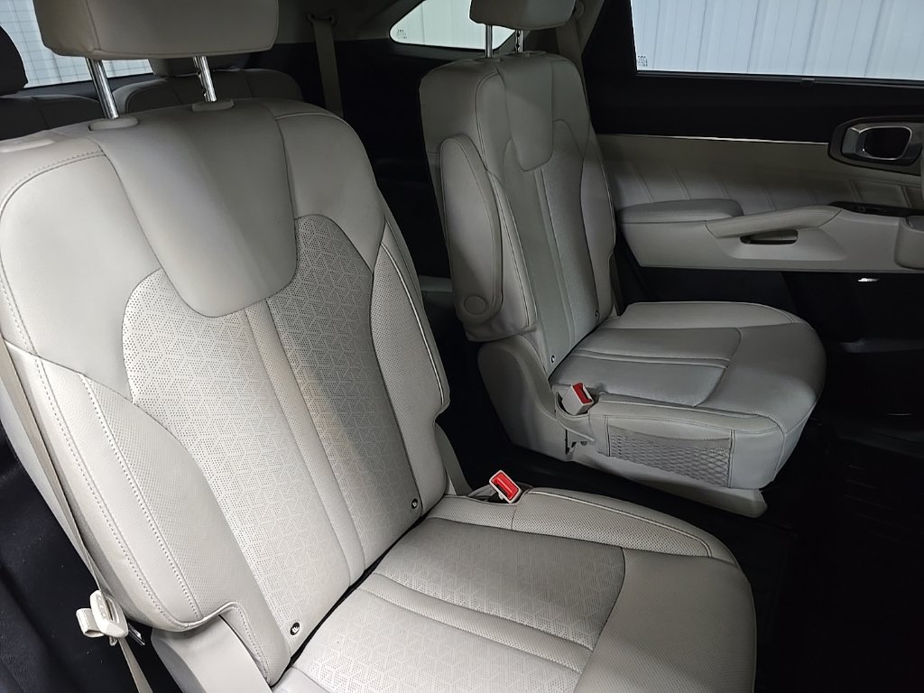 Used 2023 Kia Sorento SX Prestige w/ Panoramic Sunroof Package AWD/4WD image 17