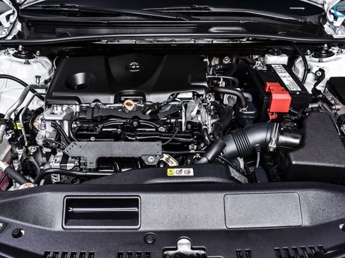 Used 2020 Toyota Camry SE image 11