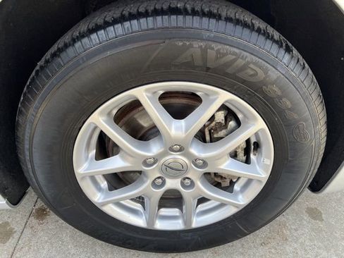 Used 2024 Chrysler Pacifica Touring-L image 8