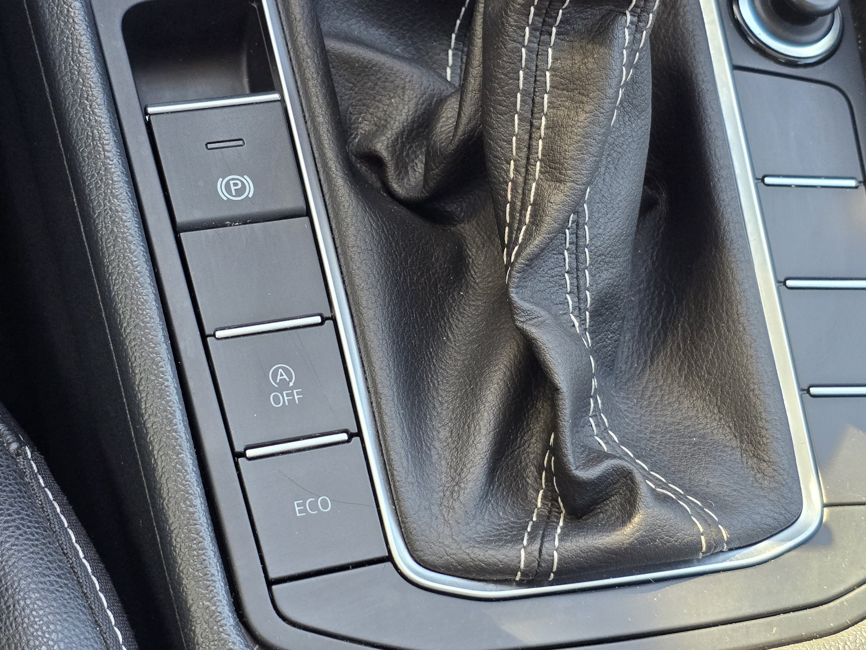 Used 2025 Volkswagen Jetta SE FWD image 11