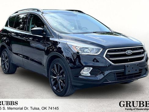 Used 2019 Ford Escape SE FWD image 1