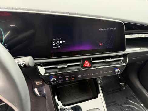 Used 2023 Kia Niro EX Touring image 12