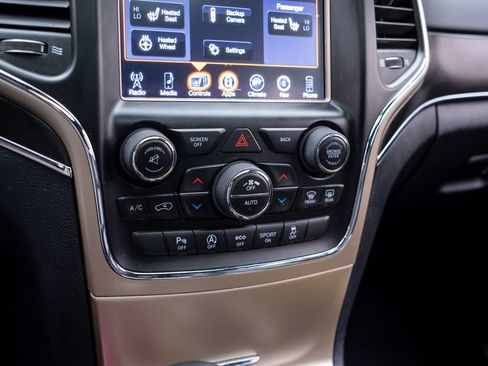 Used 2017 Jeep Grand Cherokee Limited AWD/4WD image 27