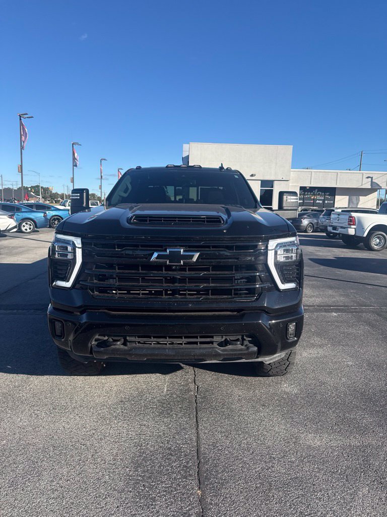 Used 2024 Chevrolet Silverado 3500 LTZ w/ LTZ Plus Package AWD/4WD image 2