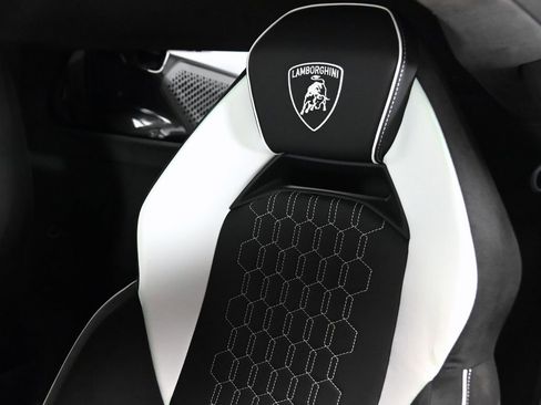 Used 2024 Lamborghini Revuelto AWD/4WD image 17