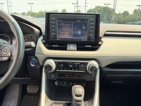 Used 2022 Toyota RAV4 XLE w/ Convenience Package AWD/4WD image 18