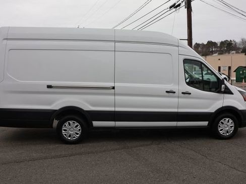 Used 2022 Ford E-Transit 148 High Roof Extended image 9
