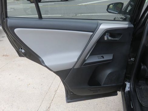 Used 2018 Toyota RAV4 XLE w/ Plus Extra Value Package AWD/4WD image 27