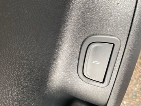 Used 2025 Buick Enclave Sport Touring AWD/4WD image 19