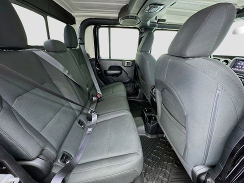 Used 2021 Jeep Gladiator Sport image 18