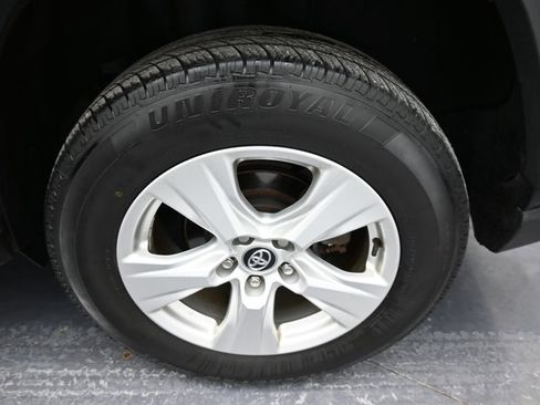 Used 2020 Toyota RAV4 XLE image 32