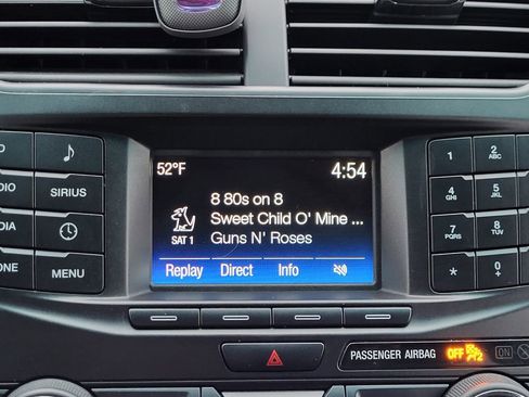 Used 2016 Ford Explorer XLT image 32