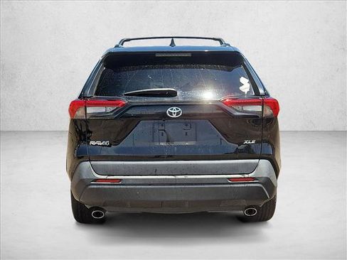 Used 2022 Toyota RAV4 XLE w/ Carpet Mat Package (TMS) FWD image 7