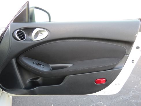 Used 2010 Nissan 370Z Coupe image 24